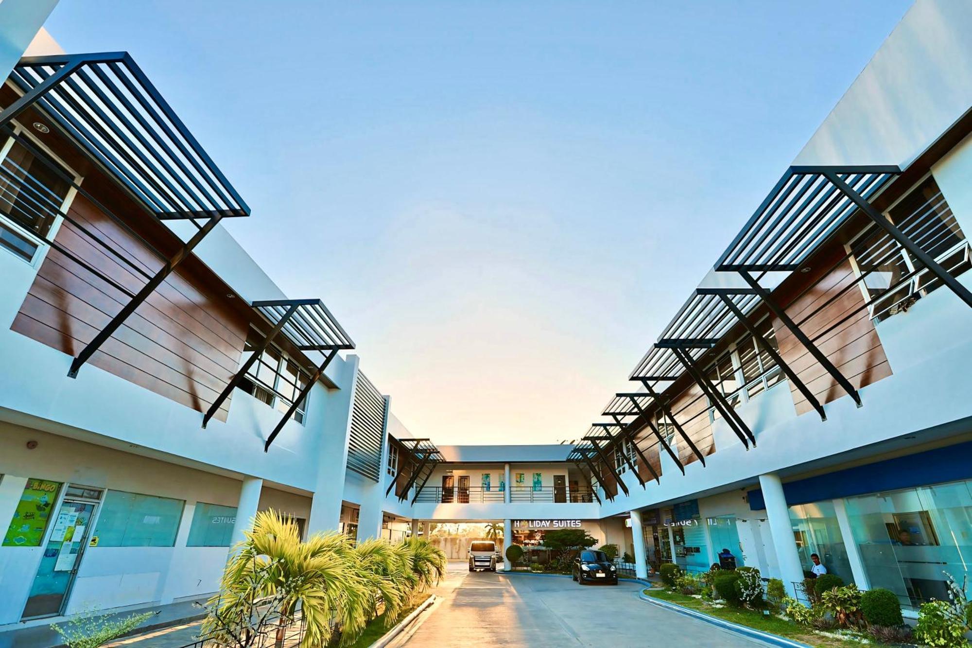 Holiday Suites Puerto Princesa Екстериор снимка